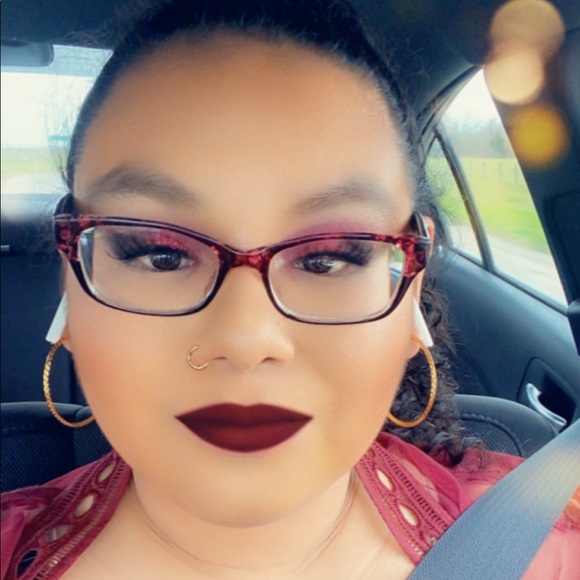 Meet your Posher, April - Picture 1 of 1